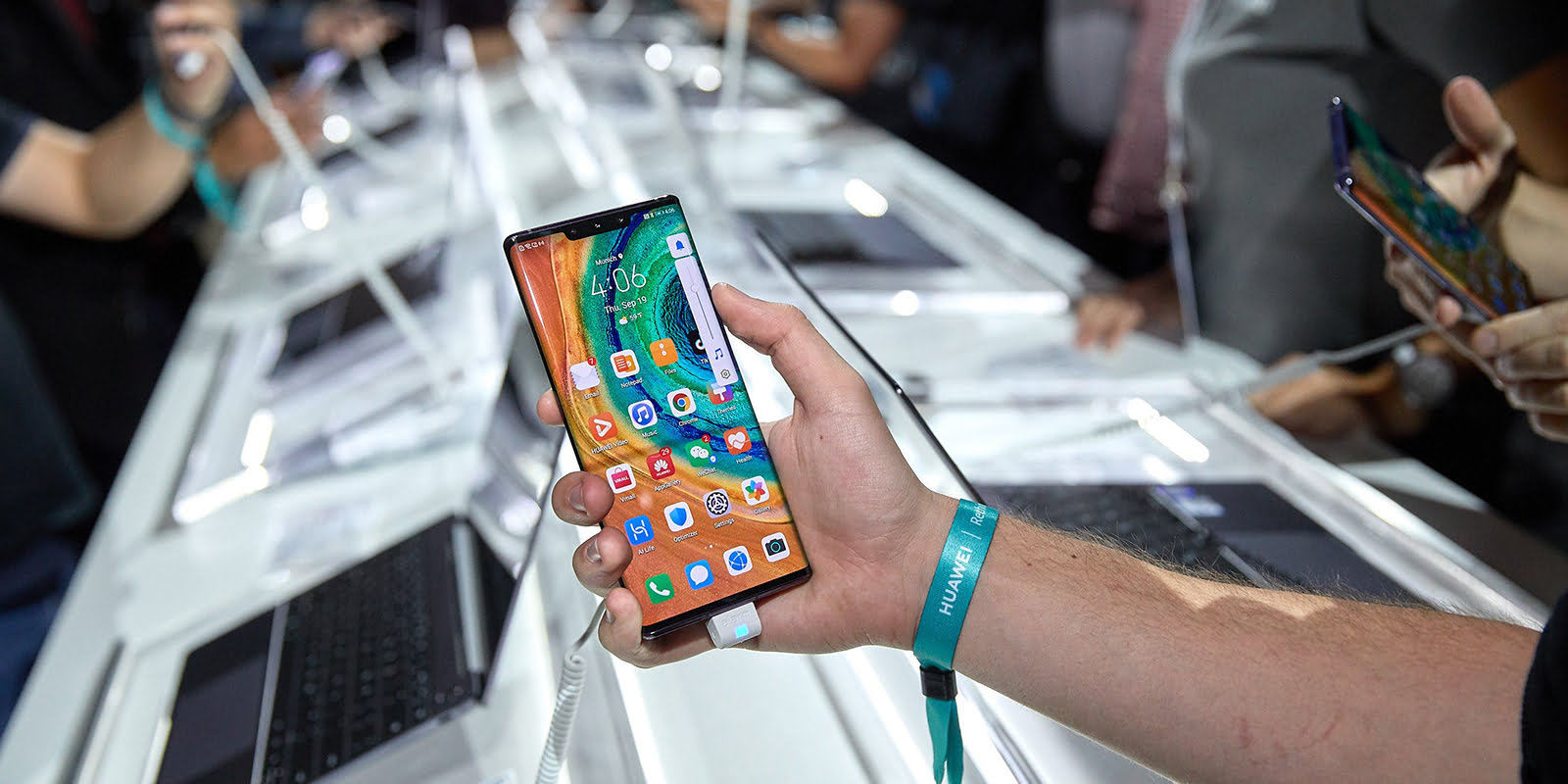 Huawei Mate 30 Pro in hands at Huawei Event